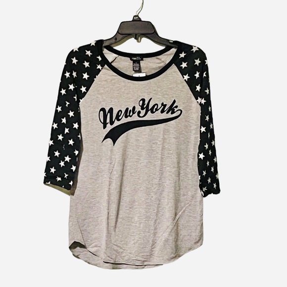 Rue 21 New York Logo Labeled Quarter Sleeve Stars Baseball T-Shirt - Picture 1 of 3